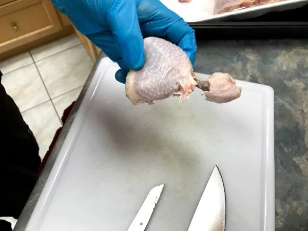 Cutting knuckle for chicken lollipop