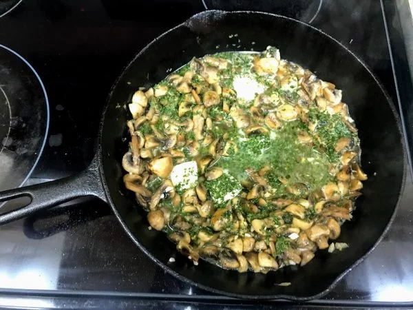making sauce for sauteed mushrooms