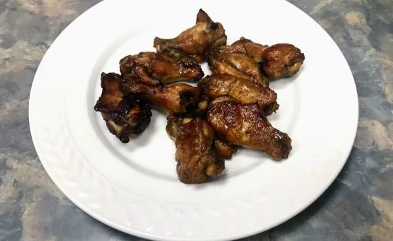 Molasses and soy chicken wings