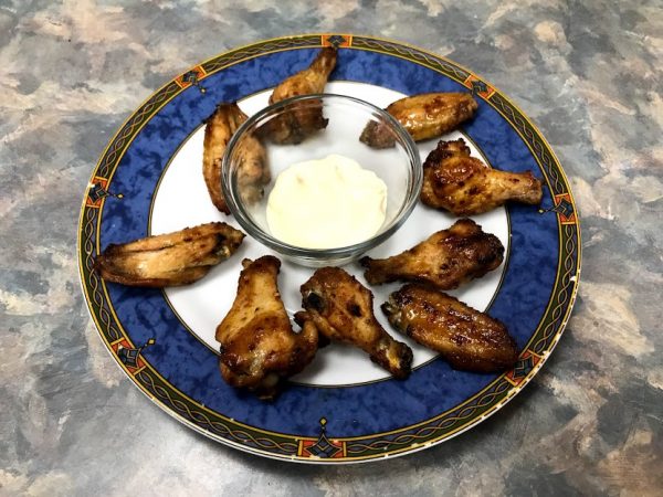 Crispy baked wings with creamy garlic sauce