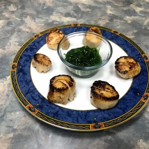 seared scallops with seaweed salad