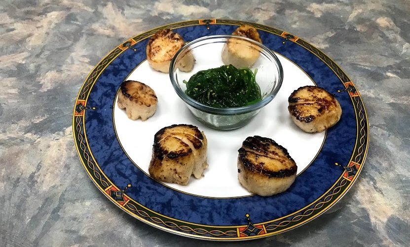 seared scallops with seaweed salad