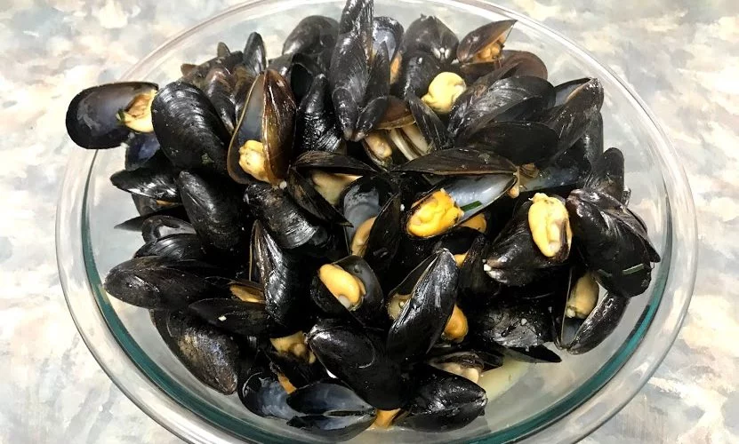 Steamed mussels